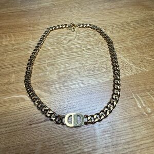 Gold chain necklace